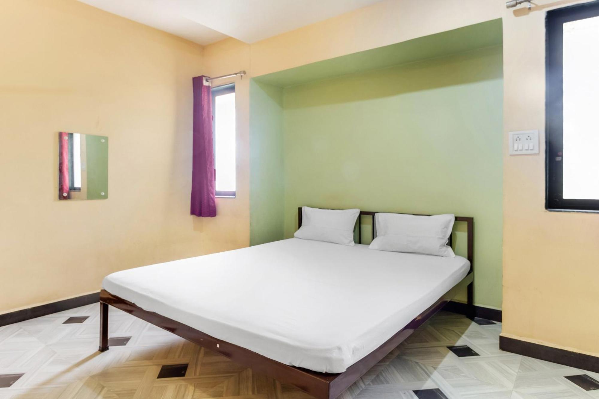Hotel Spot On Harihar Lodging And Yatri Niwas à Kolhapur Extérieur photo