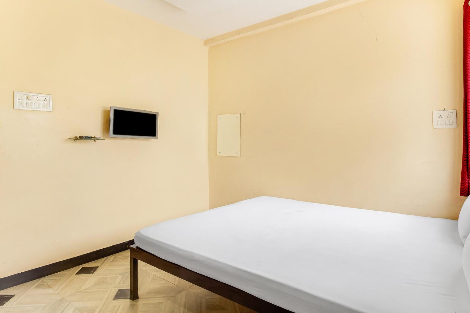 Hotel Spot On Harihar Lodging And Yatri Niwas à Kolhapur Extérieur photo