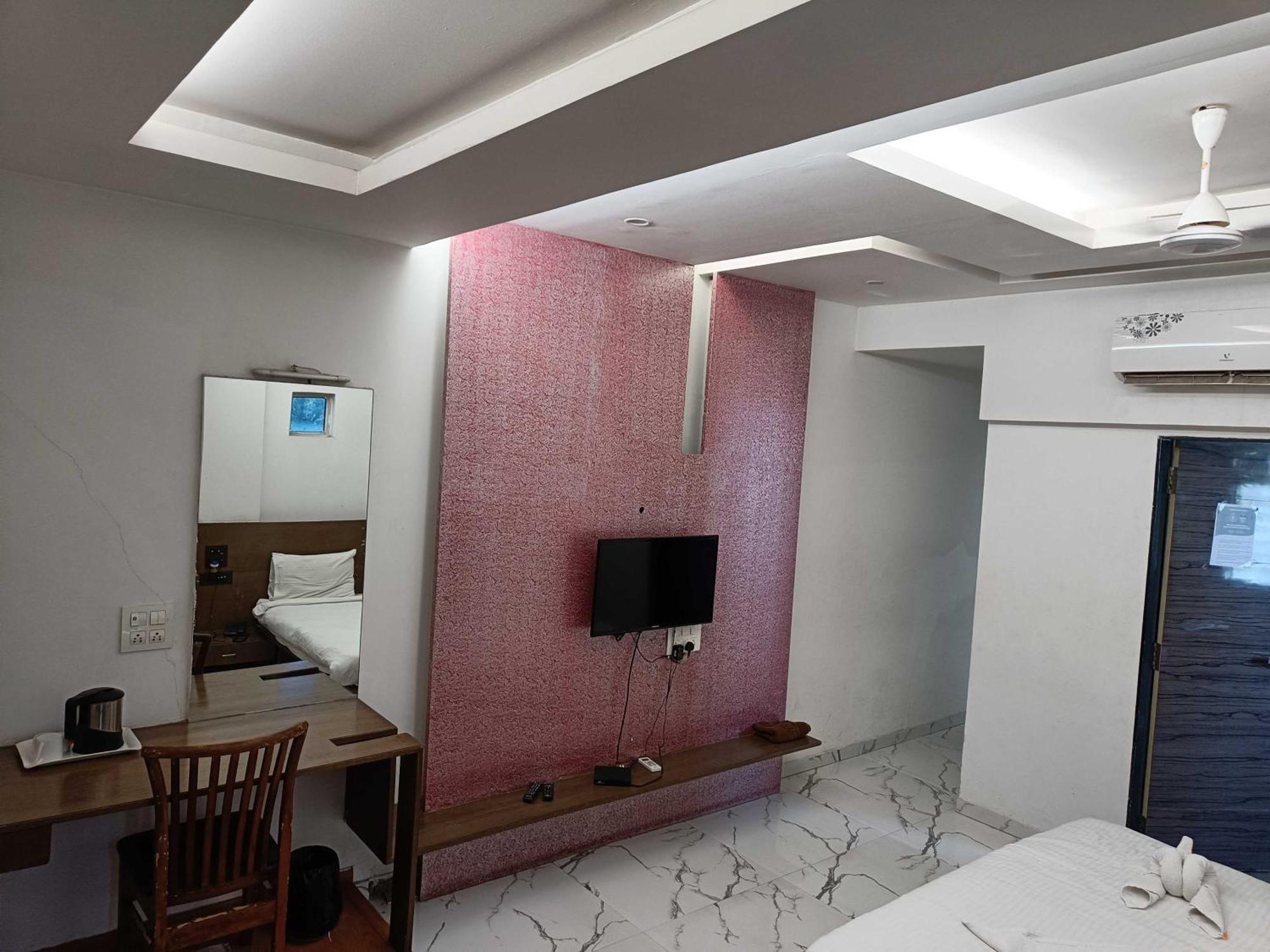 Hotel Spot On Harihar Lodging And Yatri Niwas à Kolhapur Extérieur photo